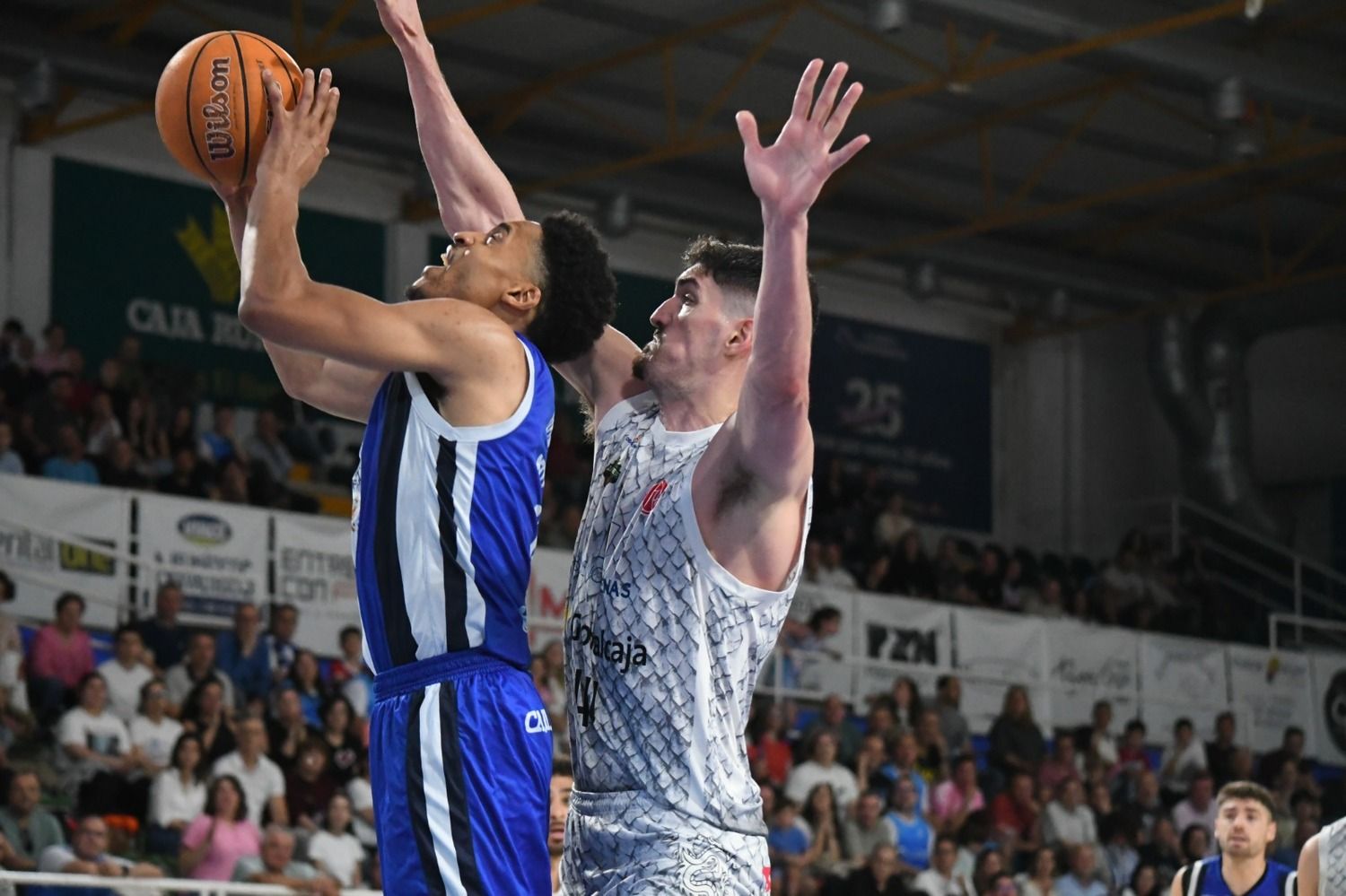El Lydia Valentín levanta al Clínica Ponferrada en el inicio de los Playoff | Gínes Alonso 