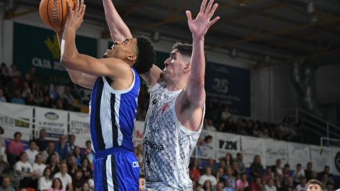 El Lydia Valentín levanta al Clínica Ponferrada en el inicio de los Playoff | Gínes Alonso 