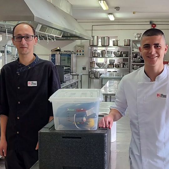 Martín Aldonza izquierda junto a Daniel Miguel compañero de classe