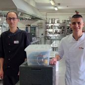 Martín Aldonza izquierda junto a Daniel Miguel compañero de classe