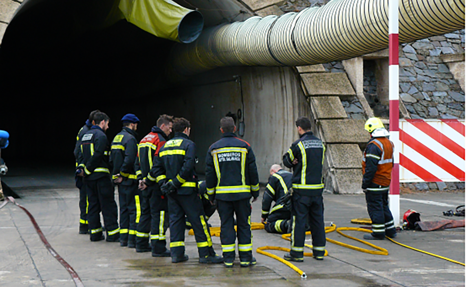 Formación de bomberos en tunel. Fundación Santa Bárbara