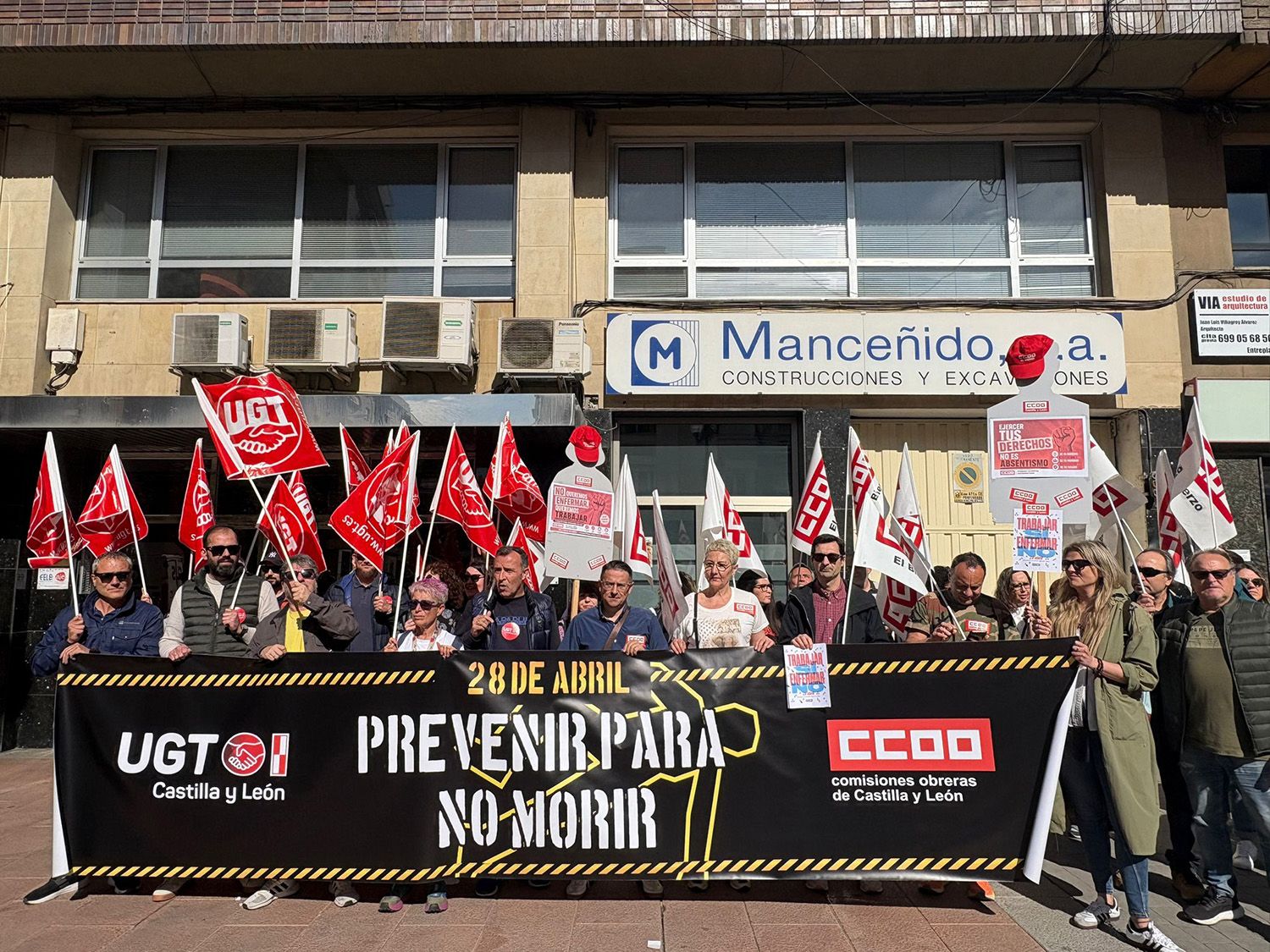 Protesta de los sindicatos por el Dia de la Seguridad en el trabajo