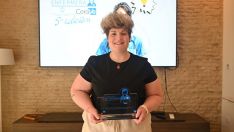 Silvia Domínguez con su premio