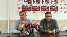 Presentación de actos del 1 de mayo | El secretario general de UGT Bierzo, Omar Rodríguez a la izquierda junto al secretario general de CCOO Bierzo, Roberto Echegaray