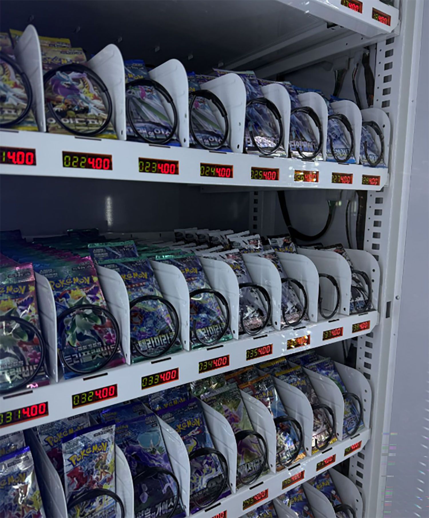 Máquina vending de sobres Pokémon en el Rosal 3
