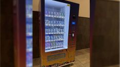 Máquina vending de sobres Pokémon en el Rosal