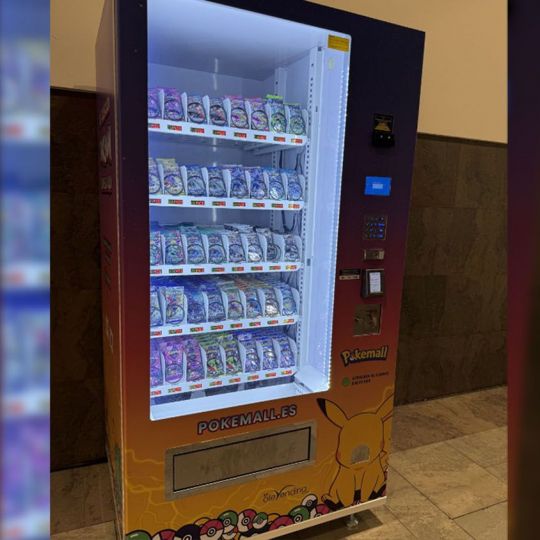 Máquina vending de sobres Pokémon en el Rosal