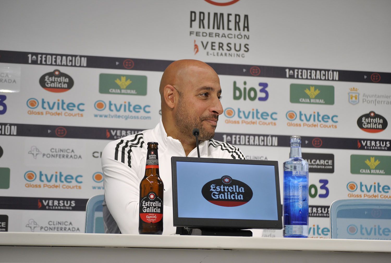 El entrenador de la Ponferradina, Mehdi Nafti