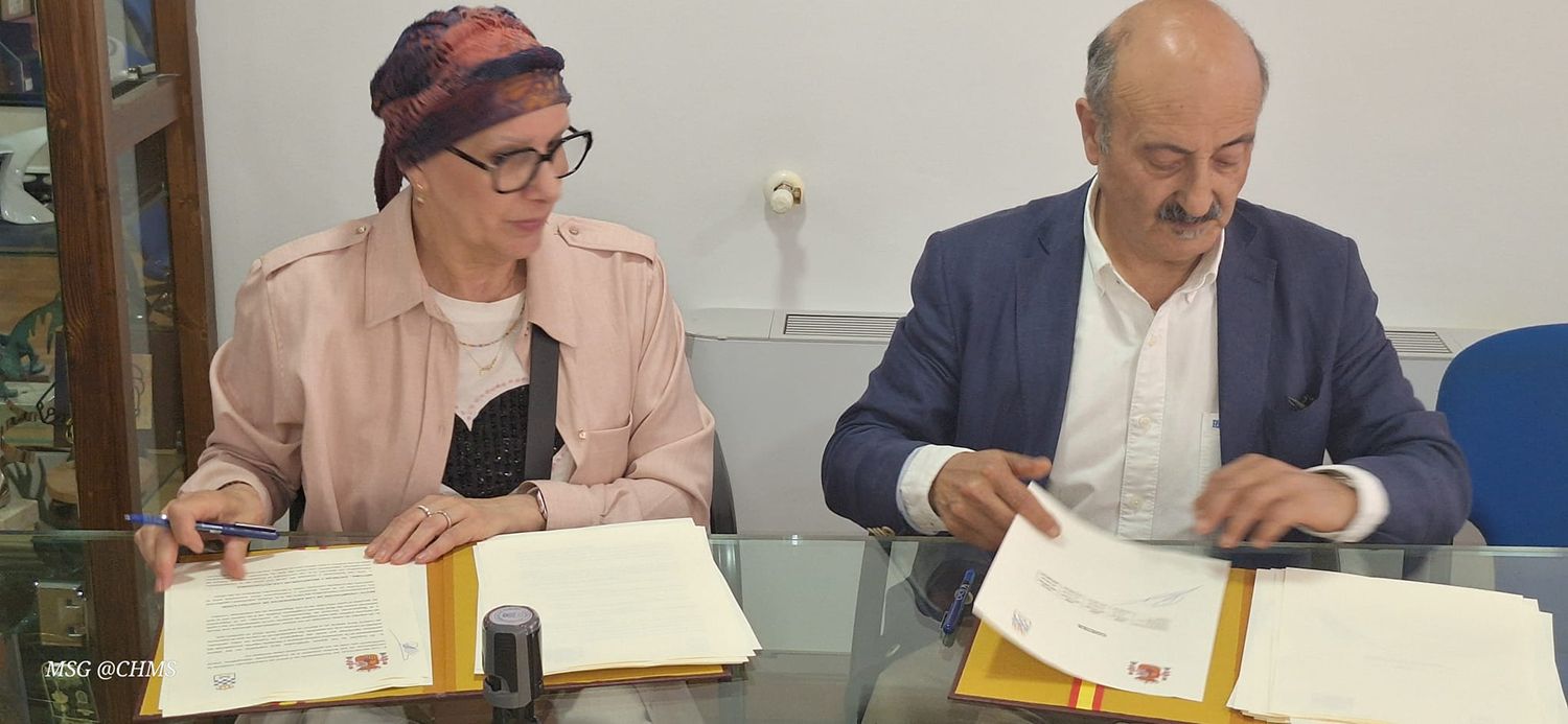 Firma de la colaboración entre el Ayuntamiento de Fabero y la CHMS 2