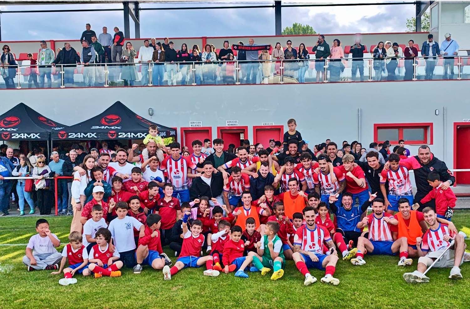 El Atlético Bembibre celebra la permanencia