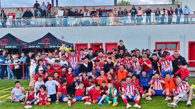 El Atlético Bembibre celebra la permanencia