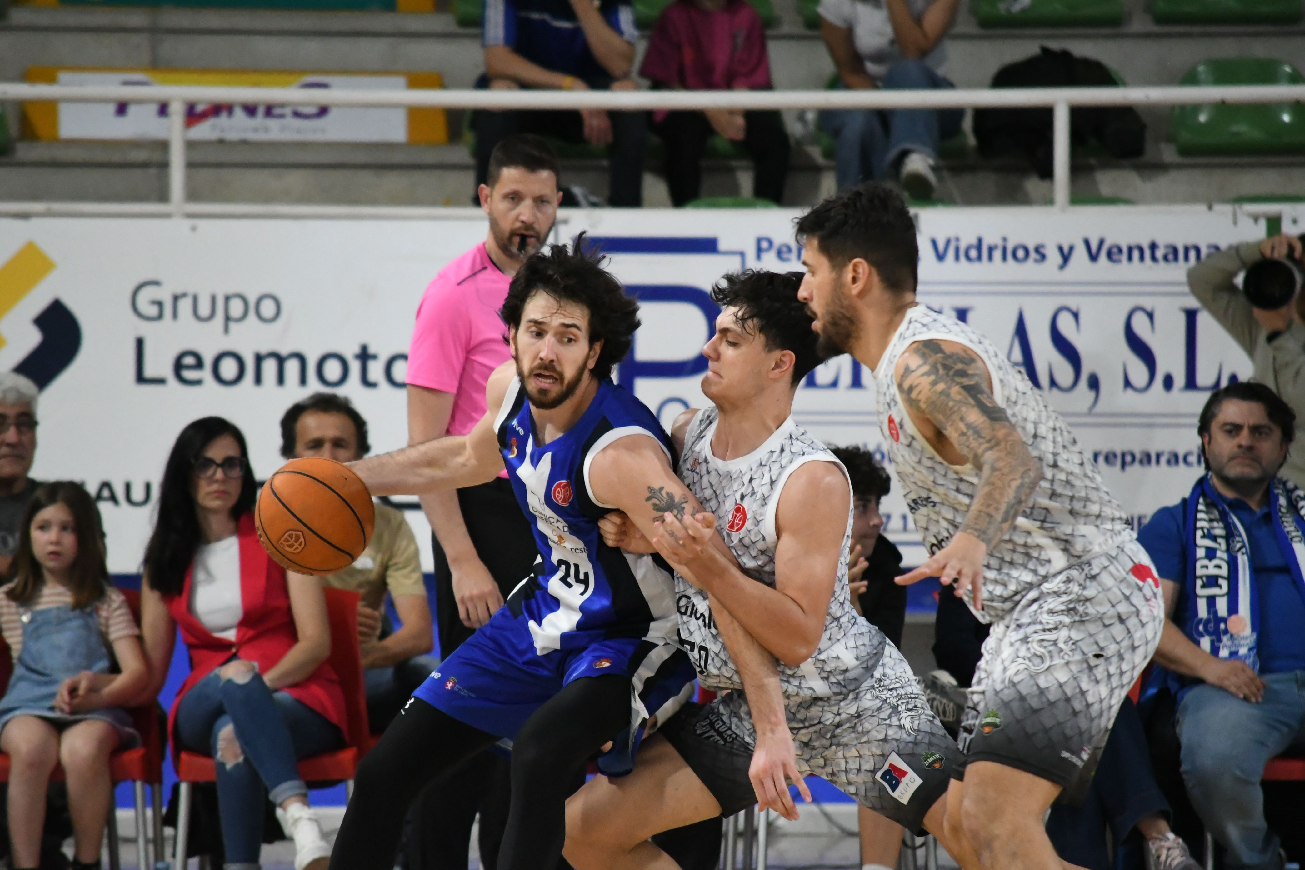 Baloncesto Clínica Ponferrada en un partido