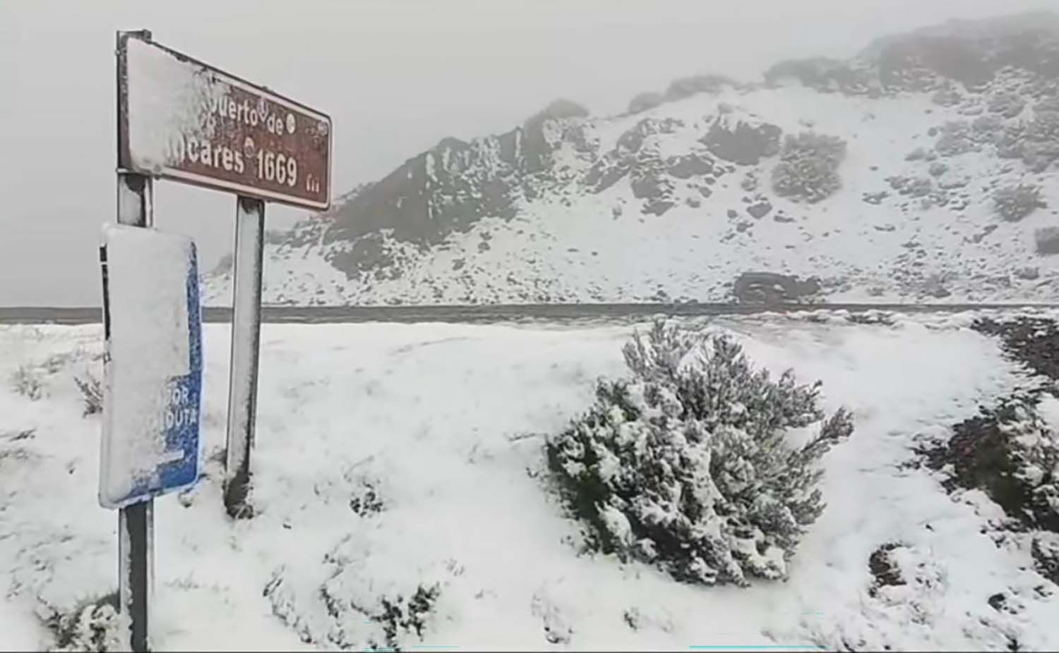 Nieve en el puerto de Ancares