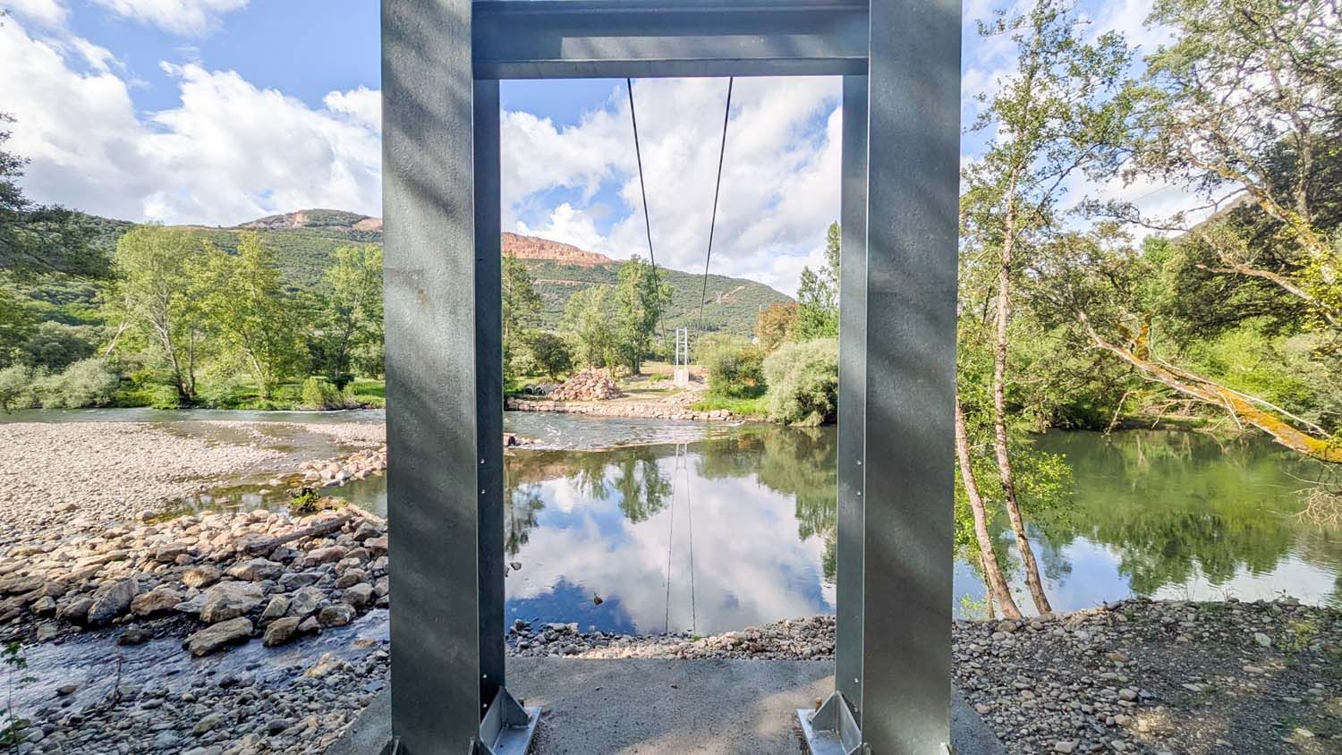 Estado actual de la reconstrucción del puente colgante de Valiña (4)