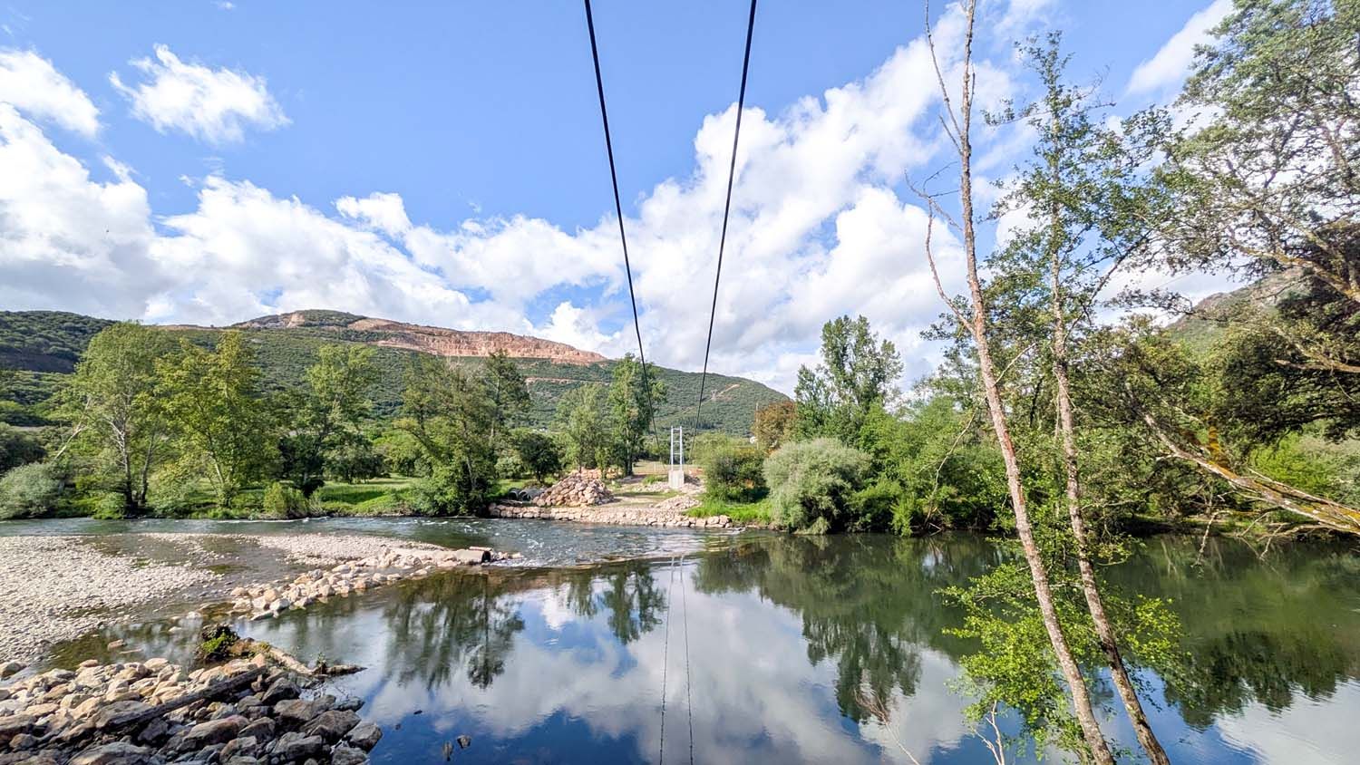 Estado actual de la reconstrucción del puente colgante de Valiña (5)