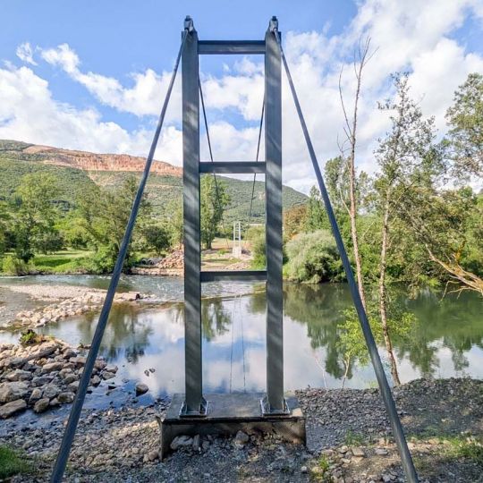 Estado actual de la reconstrucción del puente colgante de Valiña (InfoBierzo)