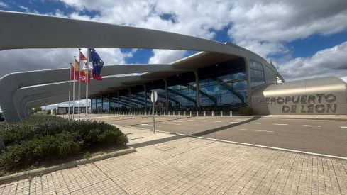 Más Vuelos asegura que “al menos” dos empresas están interesadas en la terminal de carga del aeropuerto de León