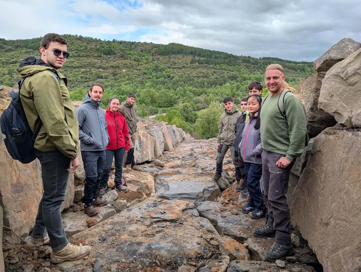 Alumnos del Campus de Ponferrada visitan la Gran Corta de Fabero (3)