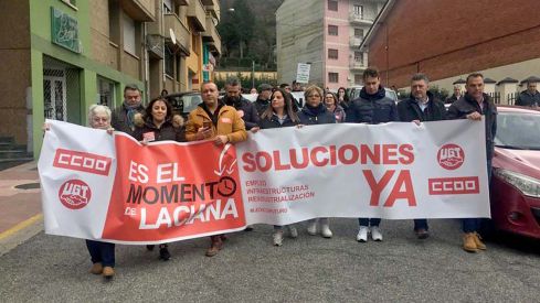 ICAL. Centenares de personas participan en la manifestación por el futuro de la comarca de Laciana