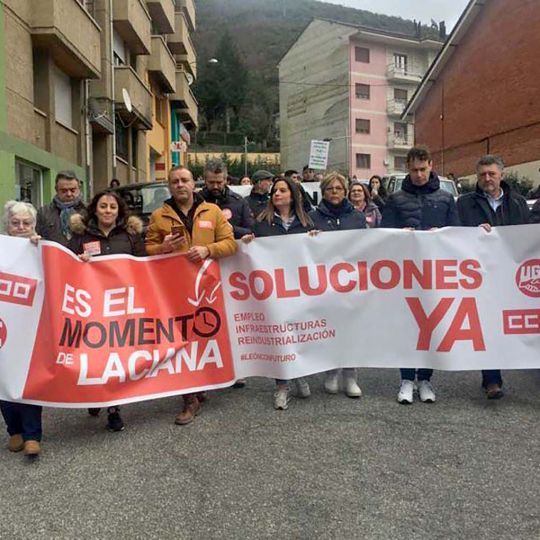 ICAL. Centenares de personas participan en la manifestación por el futuro de la comarca de Laciana