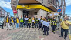 Concentración de los trabajadores de Correos de Bembibre (1)