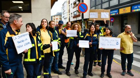 Concentración de los trabajadores de Correos de Bembibre (3)