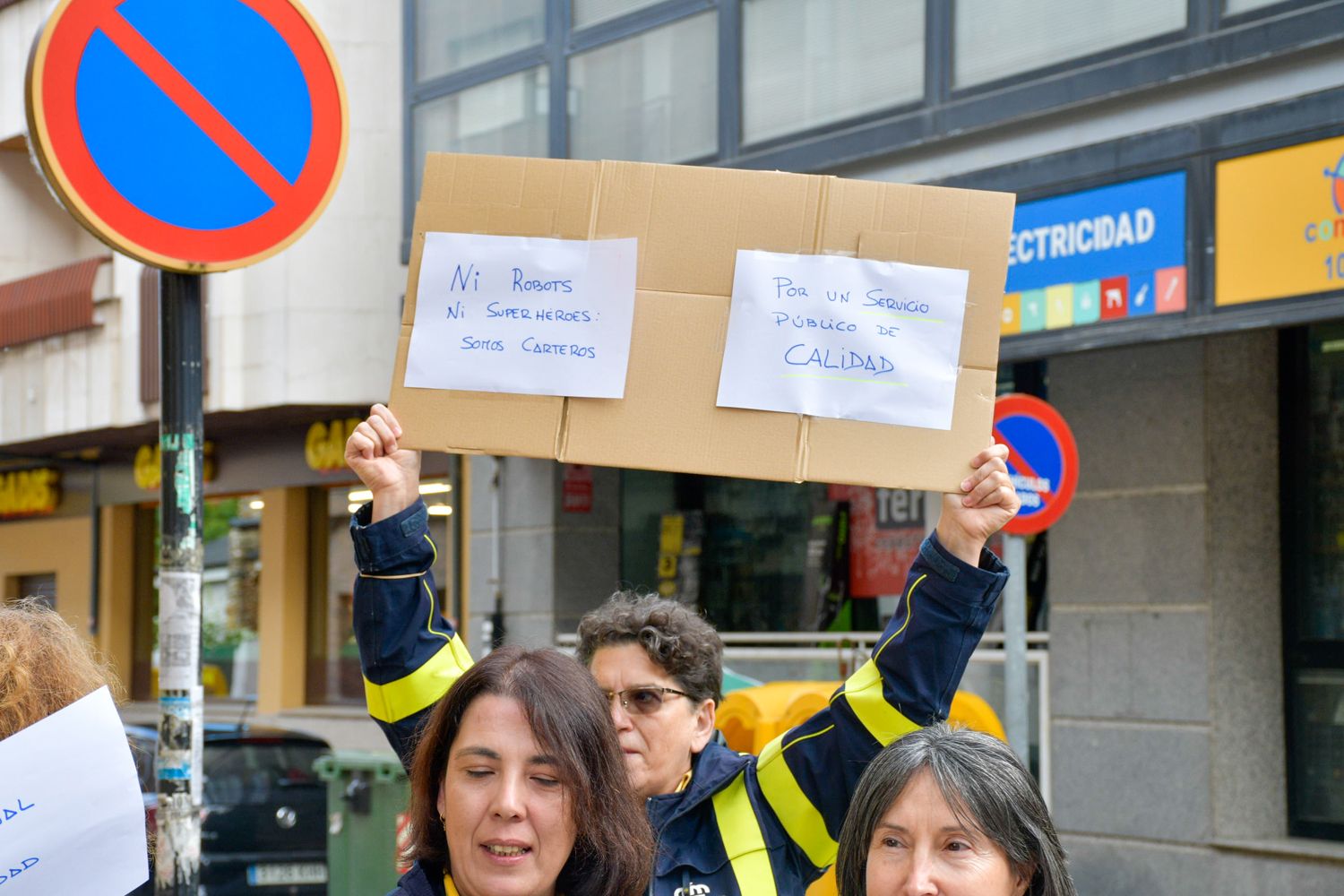 Concentración de los trabajadores de Correos de Bembibre (6)