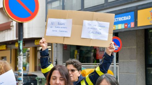 Concentración de los trabajadores de Correos de Bembibre (6)