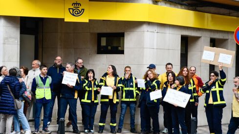 Concentración de los trabajadores de Correos de Bembibre (12)
