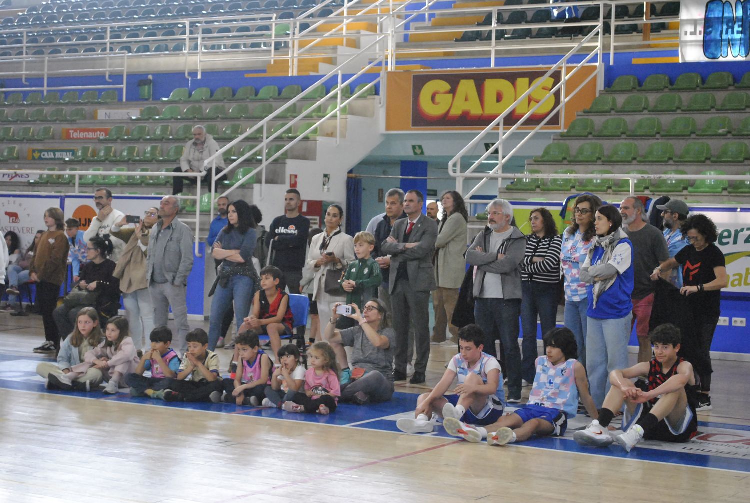 Despedida de la temporada del Clínica Ponferrada con su afición (1)