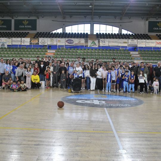 Despedida de la temporada del Clínica Ponferrada con su afición 