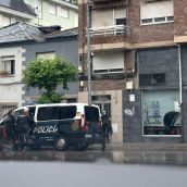 Operativo policial desplegado en la mañana de este viernes en Flores del Sil | Foto: InfoBierzo