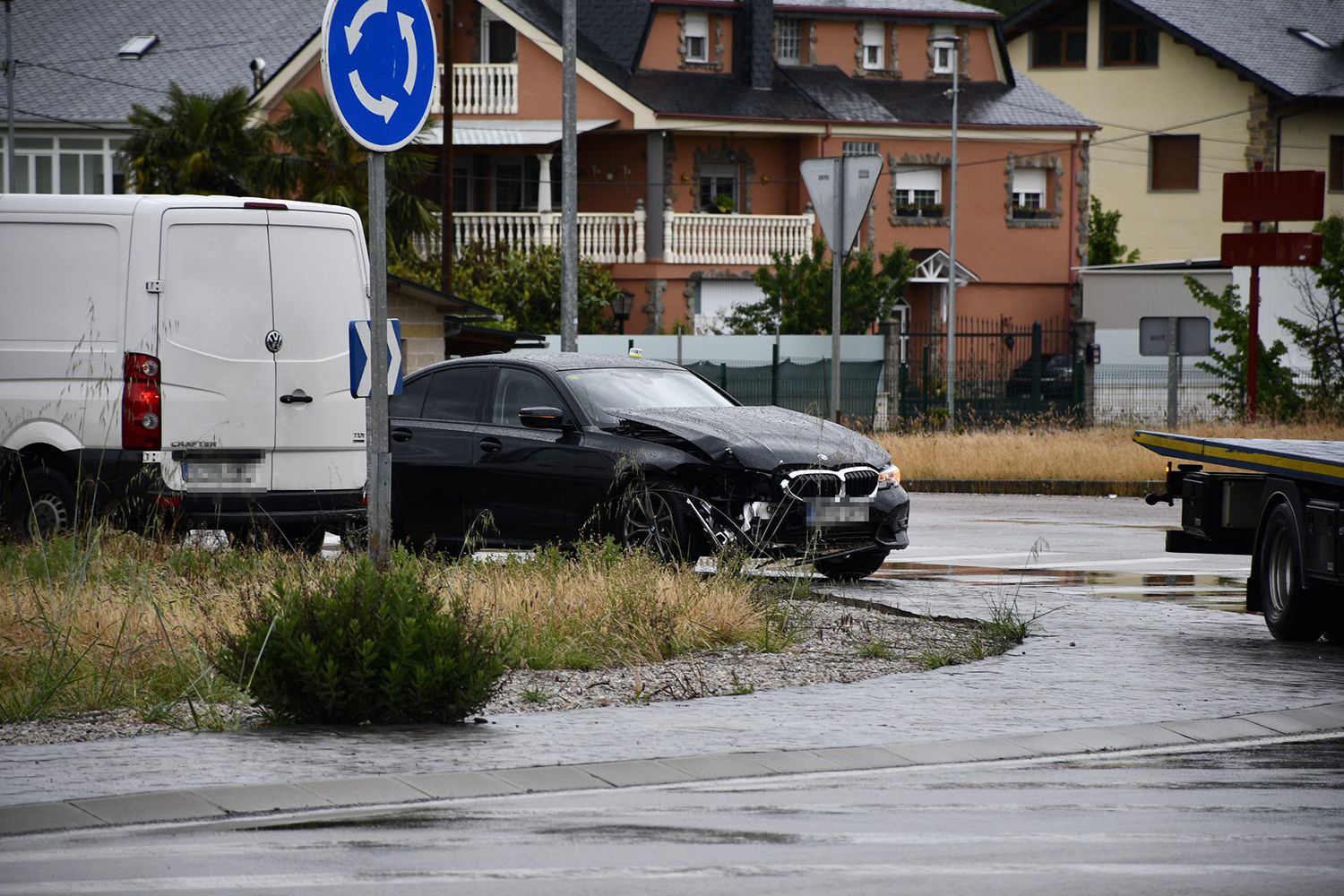 Accidente en la rotonda de acceso a Ponferrada desde la A6 (3)