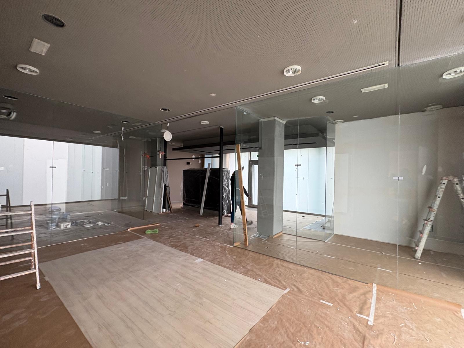 Estamos en obras para las nuevas oficinas, las abrimos en breve, y a toda PANTALLA :-)