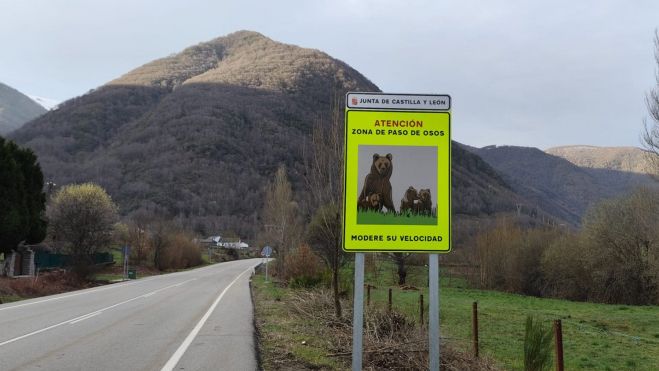 JCyL / ICAL . Señal de aviso por osos en Rabanal de Abajo