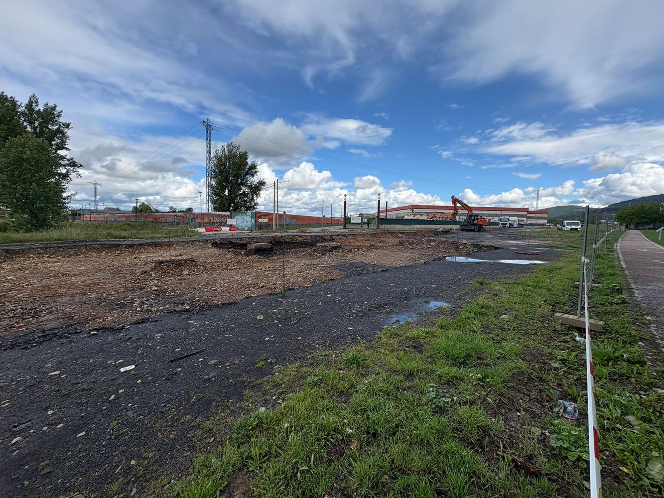 Obras en Av Cdad de Bérgida (2)
