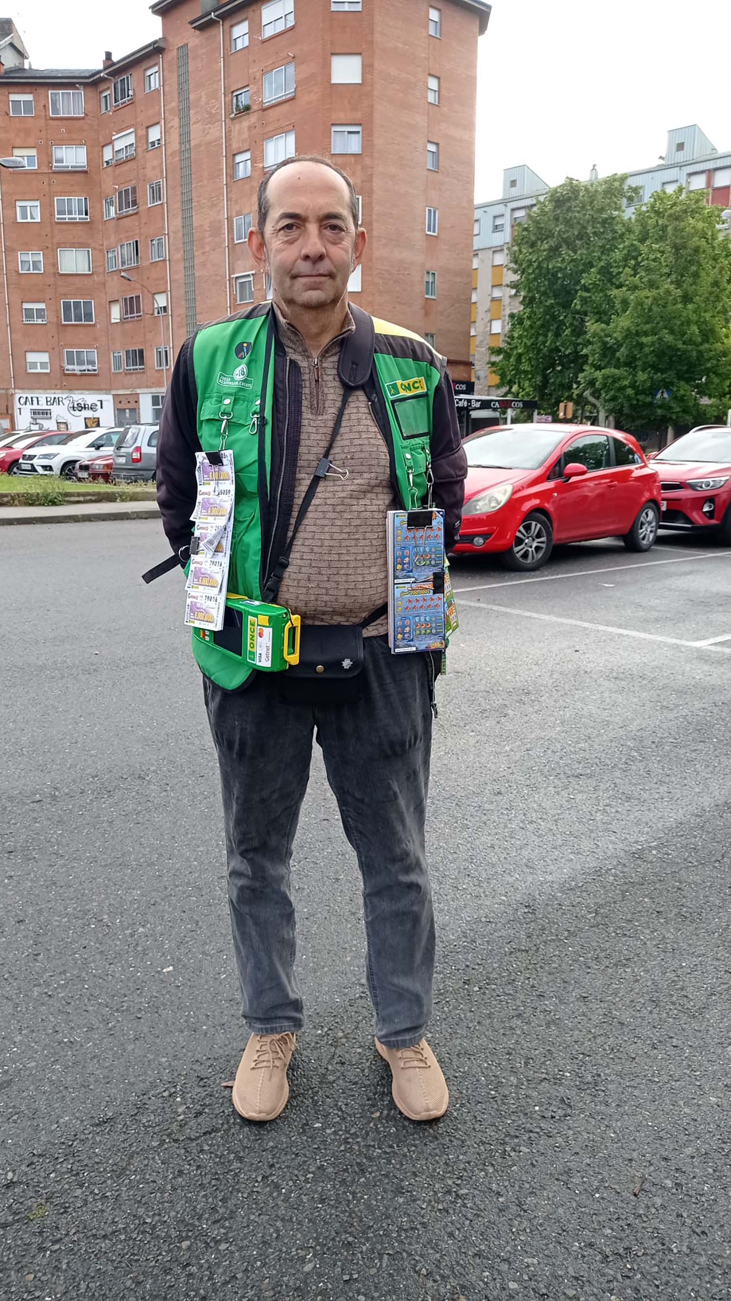 Vendedor de la ONCE en Flores del Sil de Ponferrada