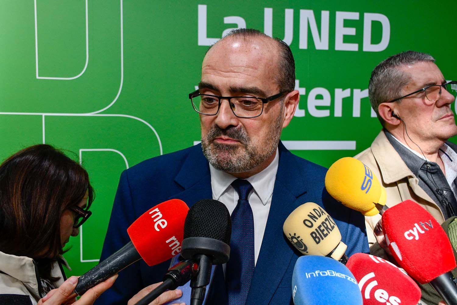Marco Morala, alcalde de Ponferrada, Acto Académico de Graduación UNED Ponferrada (4) Marco Morala, alcalde de Ponferrada, Acto Académico de Graduación UNED Ponferrada (4)