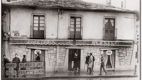 Antigua ubicación del bar Nagasaky al lado de la Plaza Julio Lazurtegui | Foto: Compartida en el Facebook 'Fotos Antiguas de Ponferrada y El Bierzo. Autor: Socio Álvarez Antigua ubicación del bar Nagasaky al lado de la Plaza Julio Lazurtegui | Foto: Compartida en el Facebook 'Fotos Antiguas de Ponferrada y El Bierzo. Autor: Socio Álvarez
