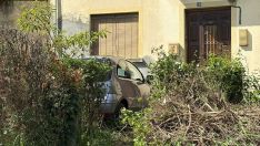 Estado del coche empotrado contra una vivienda en Compostilla Estado del coche empotrado contra una vivienda en Compostilla