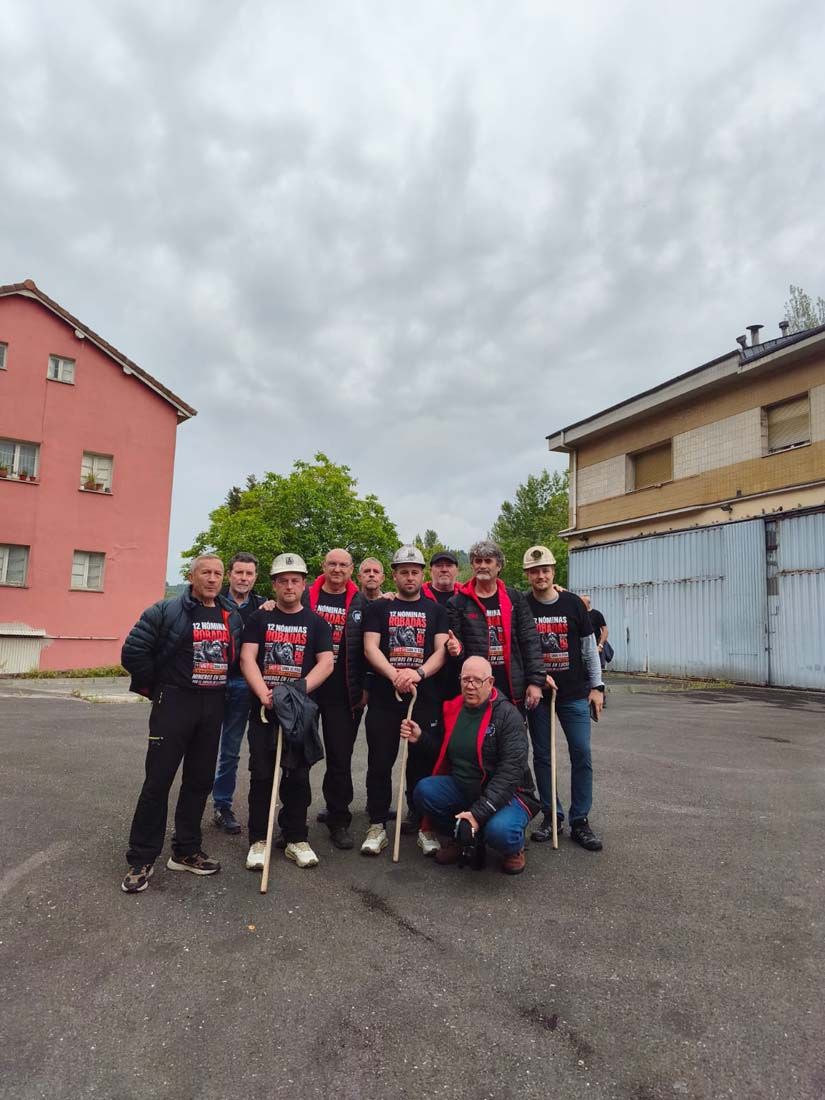 Los compañeros de Fabero acompañan la marcha negra de los mineros de Ibias a su entrada en Oviedo(5) Los compañeros de Fabero acompañan la marcha negra de los mineros de Ibias a su entrada en Oviedo(5)