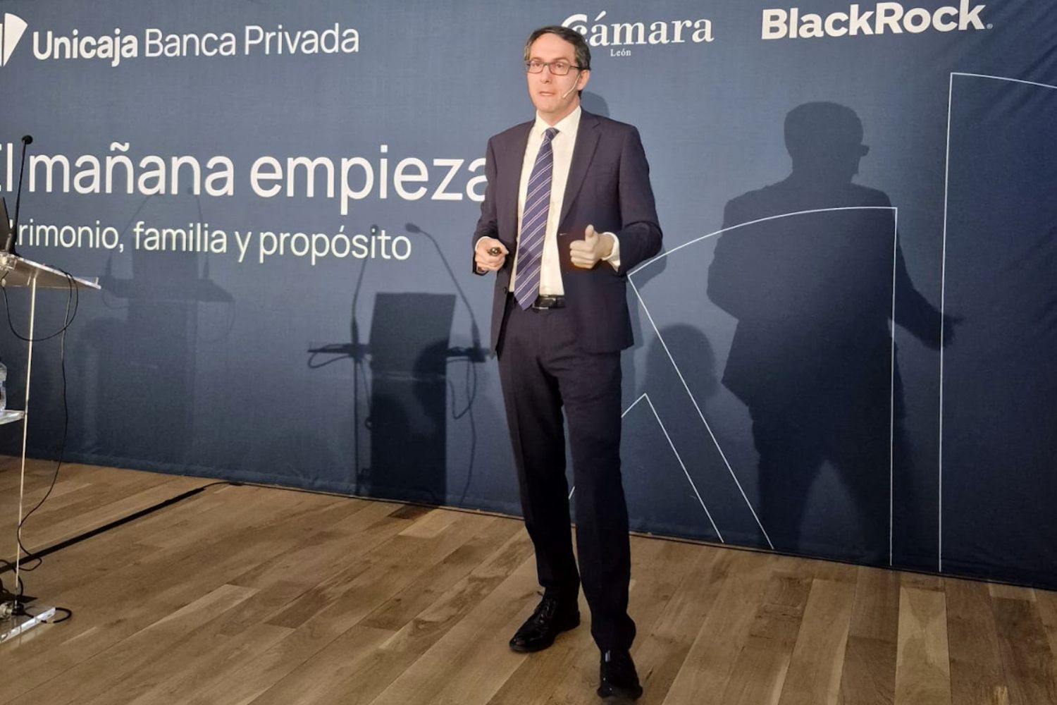 Unicaja reúne en León a clientes de Banca Privada para analizar los retos de la planificación sucesoria Unicaja reúne en León a clientes de Banca Privada para analizar los retos de la planificación sucesoria