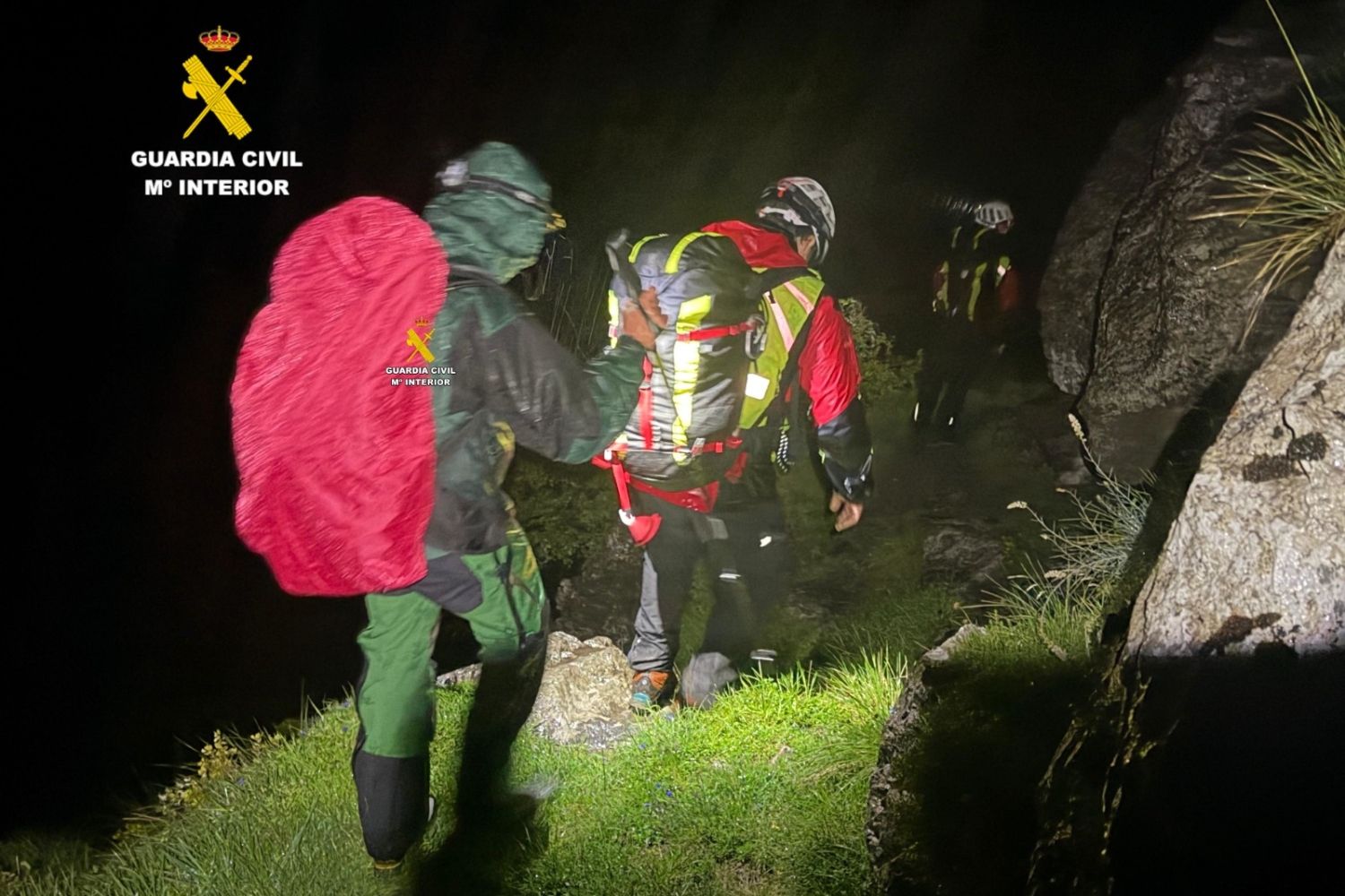 Amplio dispositivo para tratar de localizar a un montañero extraviado en Picos de Europa