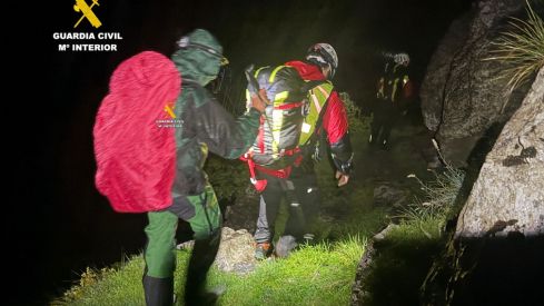 Amplio dispositivo para tratar de localizar a un montañero extraviado en Picos de Europa