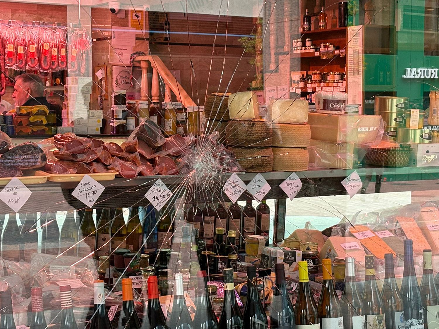 Intento de robo en la carniceria RAFER de Ponferradsa Intento de robo en la carniceria RAFER de Ponferradsa