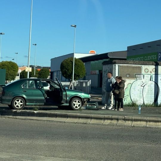 La rotonda del PIB de Ponferrada sigue 'coronándose' de coches: Tres accidentes en los ultimos 5 meses La rotonda del PIB de Ponferrada sigue 'coronándose' de coches: Tres accidentes en los ultimos 5 meses