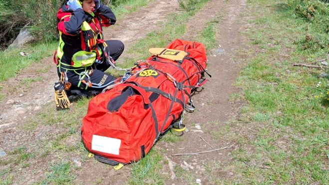Rescatan a un motorista herido después de una caída en Barjas Rescatan a un motorista herido después de una caída en Barjas