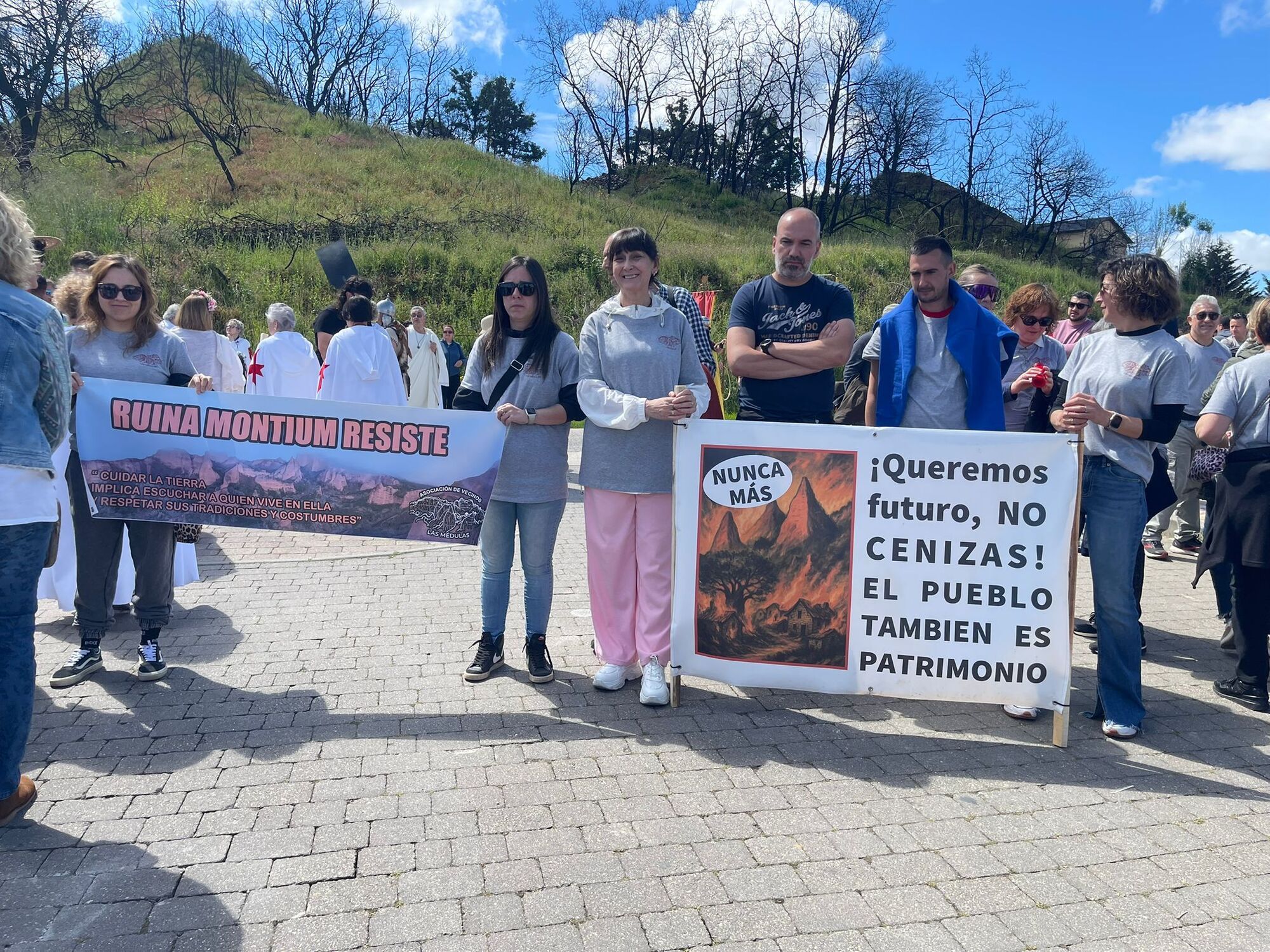 Protesta de la Asociación de Vecinos “Las Médulas” en la que reclaman servicios para el Patrimonio de la Humanidad | Asociación de Vecinos 'Las Médulas'