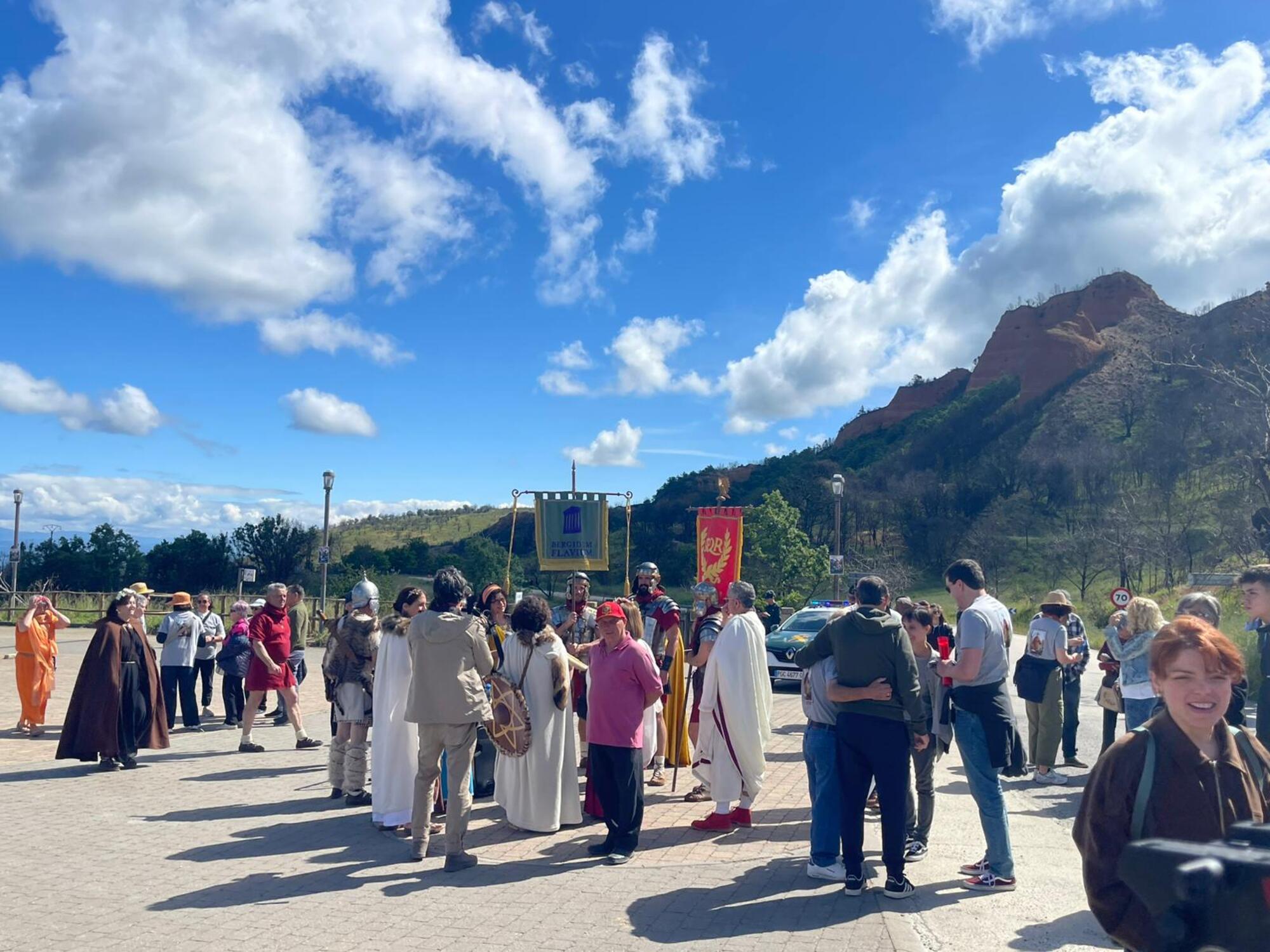 Protesta de la Asociación de Vecinos “Las Médulas” en la que reclaman servicios para el Patrimonio de la Humanidad | Asociación de Vecinos 'Las Médulas'