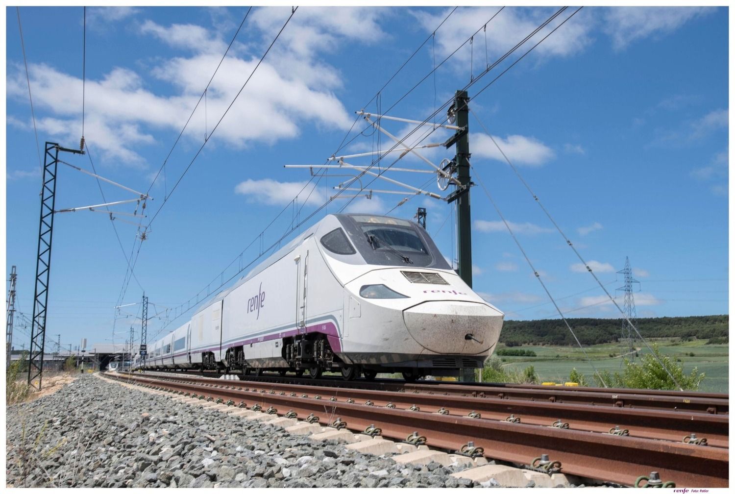 Renfe adelanta el Alvia Lugo–Madrid mejorando las conexiones matinales con Castilla y León Renfe adelanta el Alvia Lugo–Madrid mejorando las conexiones matinales con Castilla y León